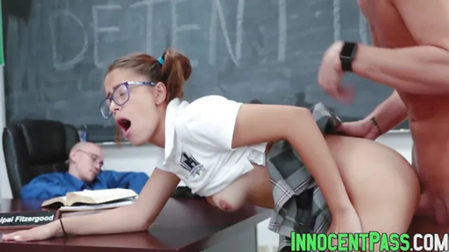 Teen Izzy Bell takes in thick creampie on her youthful face