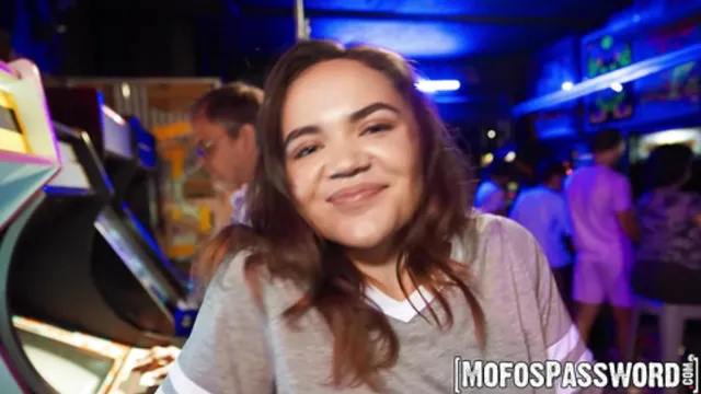 Teen Naudi Nala spreads her legs for a rough fuck at a night barcade