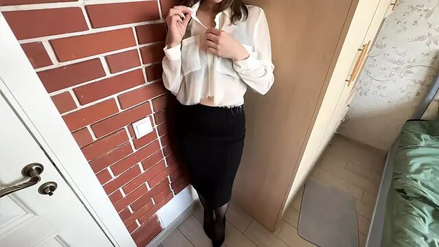 Stranger in a mask fucks amateur's big ass