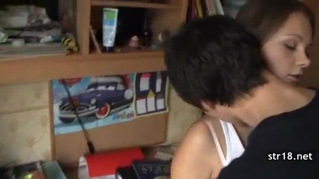 Fresh GF gets smashed in her narrow box