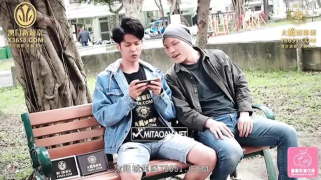 Massive boobed woman climaxes as two studs penetrate her during wild sex