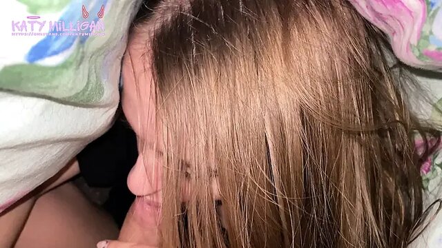 Housewife deepthroats hubby's cock in 60 fps