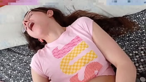 18yo brunette with a big ass🍑 gets cumshot in her pussy✌