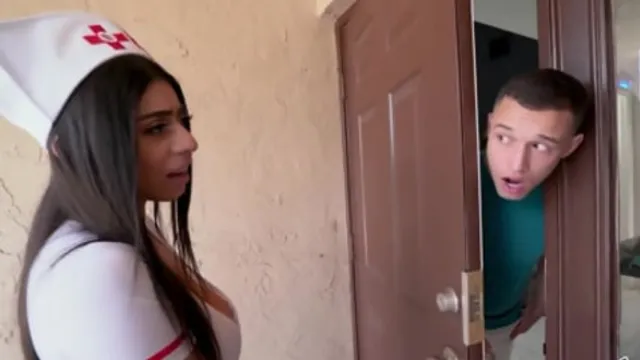 Dirty doc′s girlfriend gets banged behind hunk′s mansion