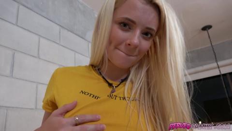 Riley Star gets pounded by massive cock🌭 in 'not too big' claim