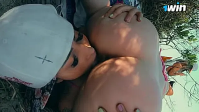  Mature housewife devours fresh newbie pussy✌