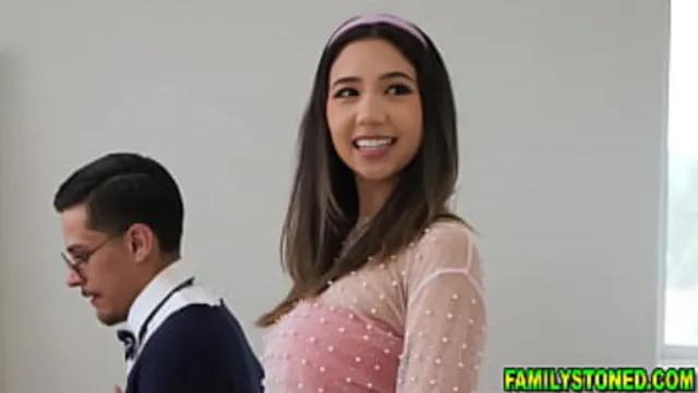 Kimora Quin Shocked By hunk′s Gigantic Pole Over Boyfriend′s