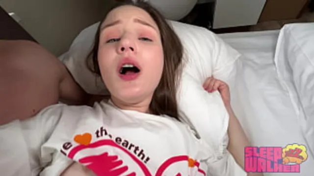 hunk Devours girlfriend′s Succulent Vagina✌